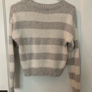 Willow and Wind gray/white sweater